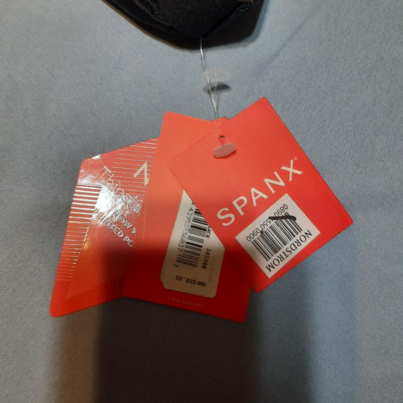 SPANX Sculpt OnCore Mid-Thigh Shorts - Picture 5 of 5